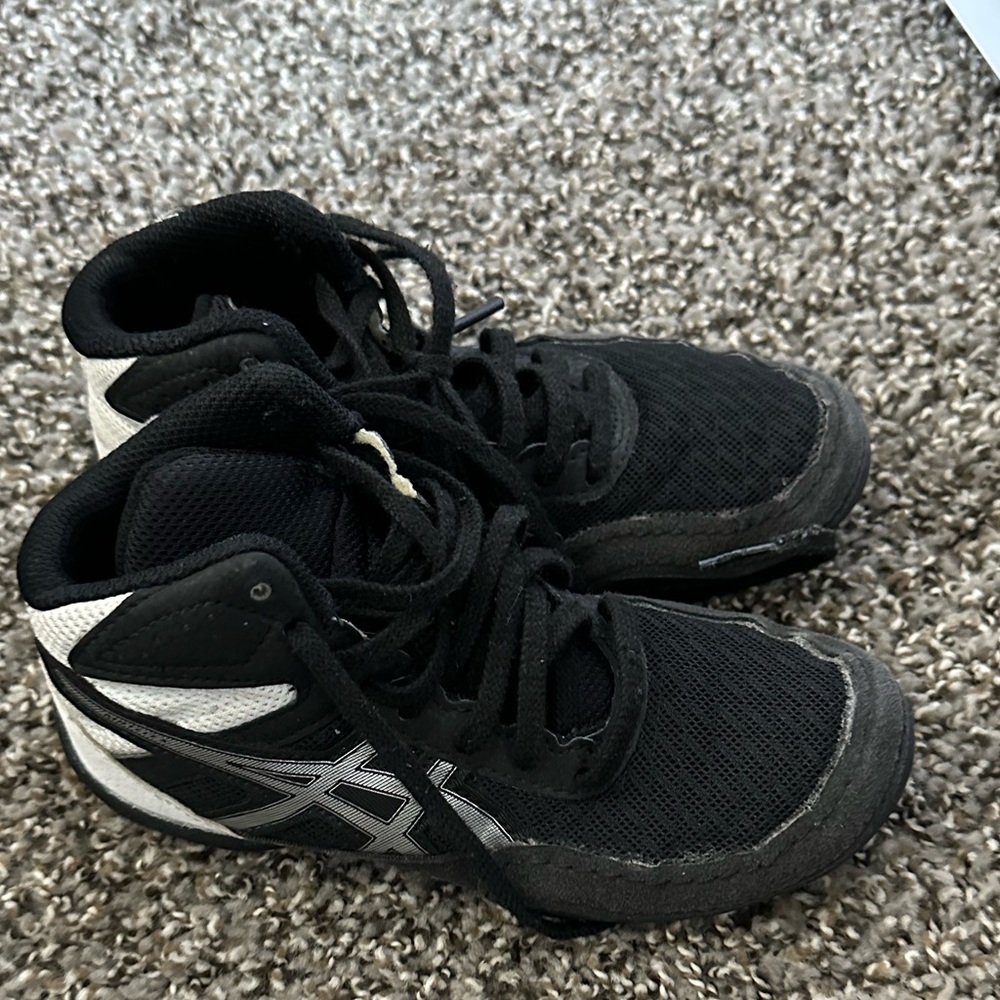 Asics wrestling shoes size 13